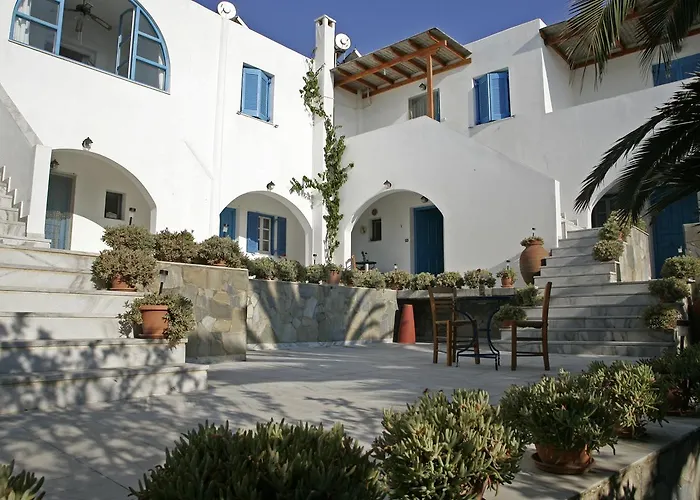 Remvi Studios 3* Pounda