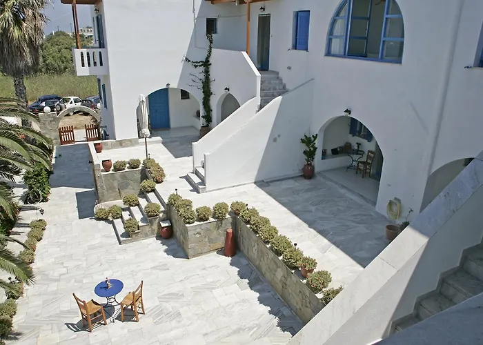 Remvi Studios 3* Pounda